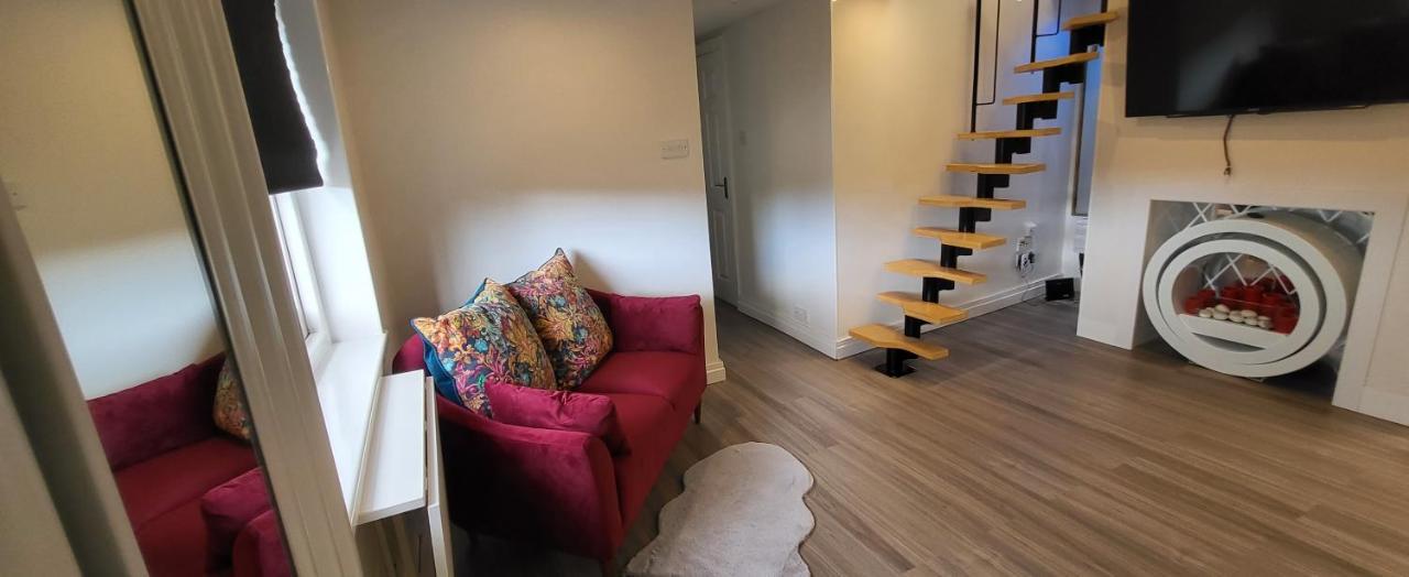 Beautiful Holiday Studio In The Heart Of Rochester Apartment Rochester  Ngoại thất bức ảnh